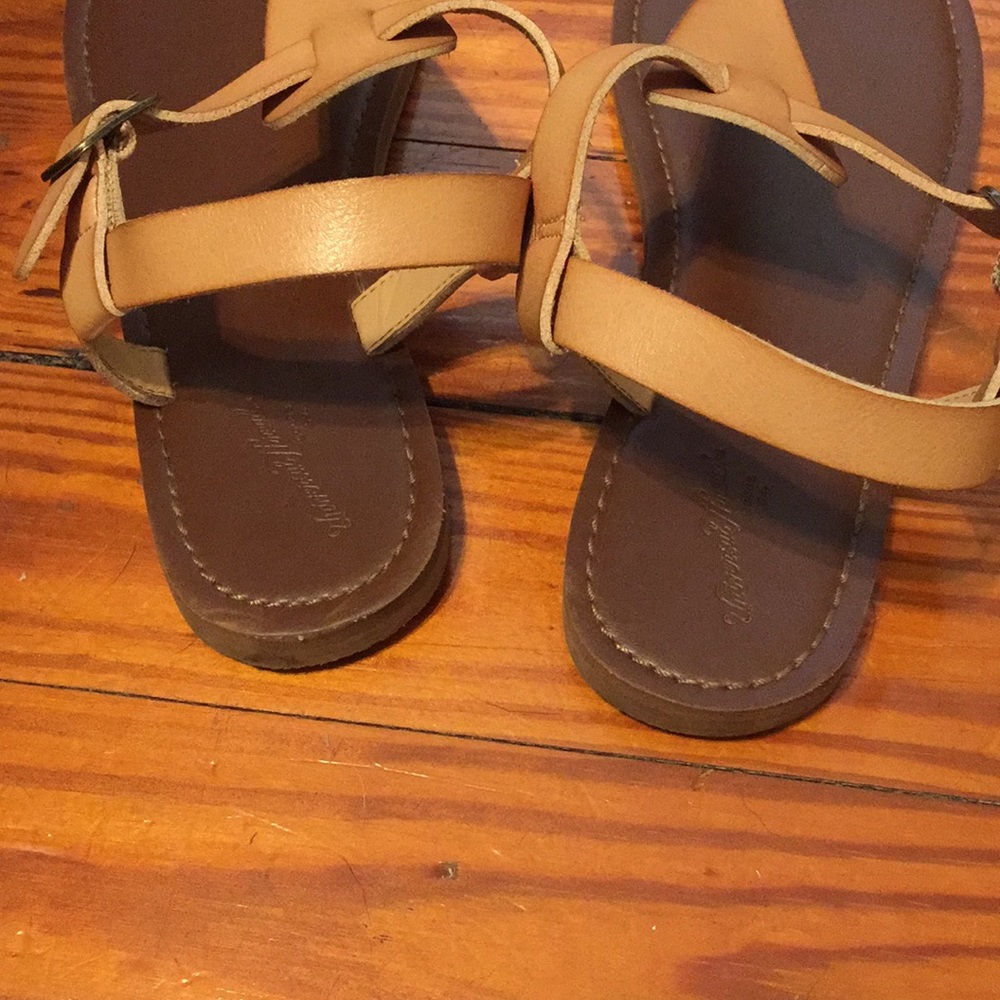 Universal Thread T-strap Sandals! - Picture 3 of 4